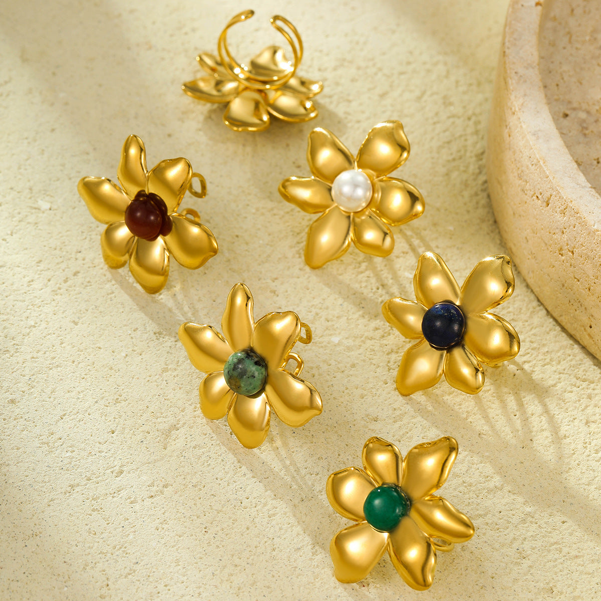 Anillo de acero inoxidable con forma de pétalo irregular de moda con baño de oro de 18 quilates y piedras de colores naturales para mujer
