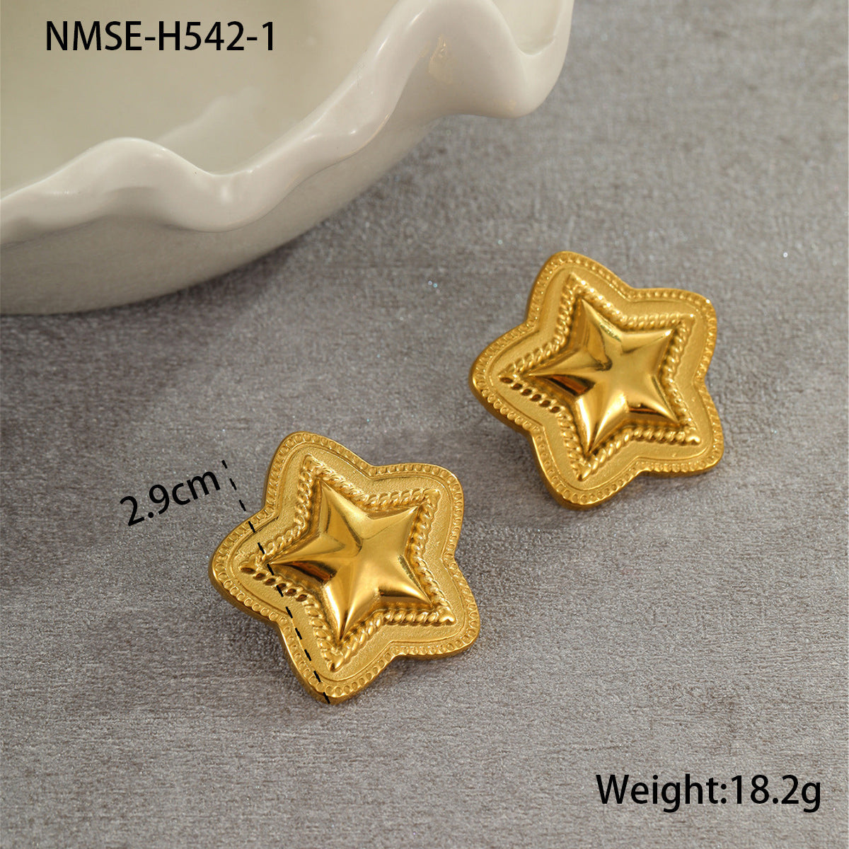 Minimalist Star-Shaped Titanium Steel Earrings with Gold Plating for Women, Fashionable Office Wear Style