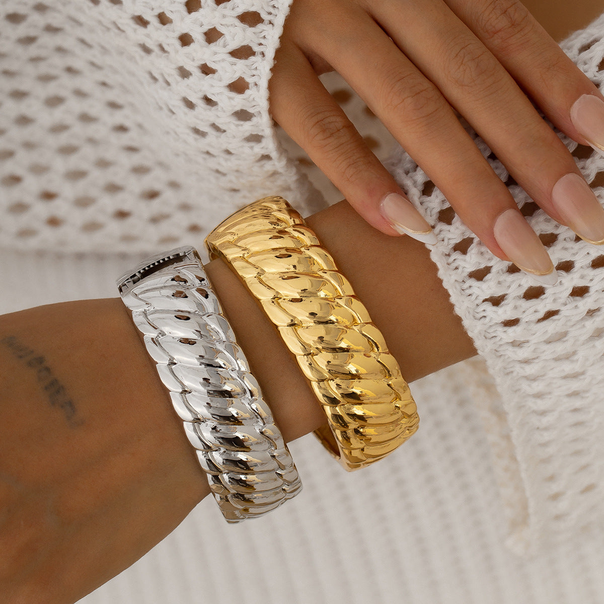 Fashionable Irregular Pleated Wide Zinc Alloy Plated Bracelet Set