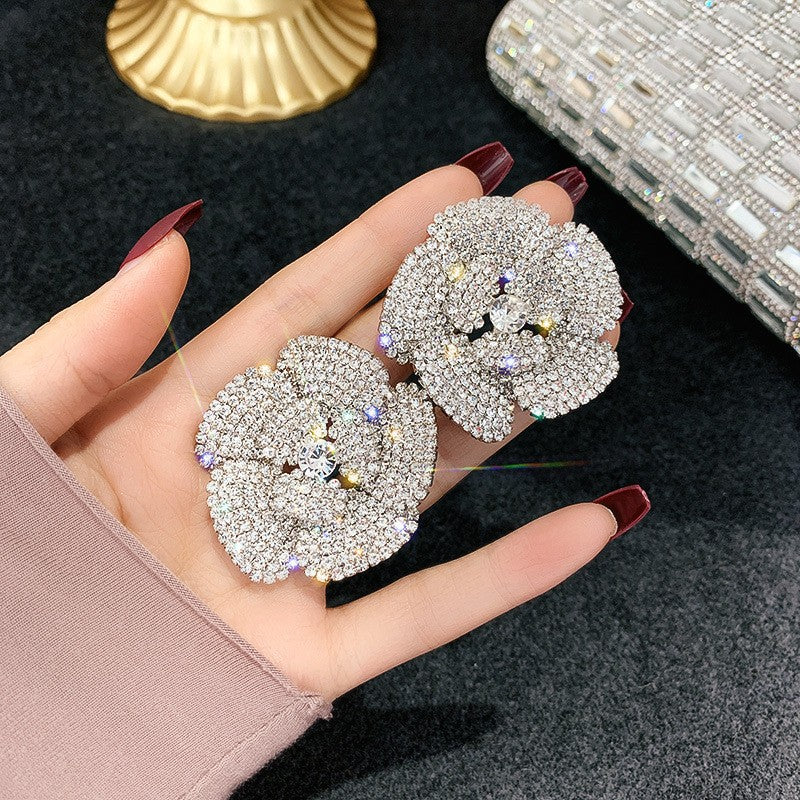 Orecchini pendenti con nappe geometriche minimaliste con intarsi di strass in rame placcato e perni in argento sterling 925 da donna