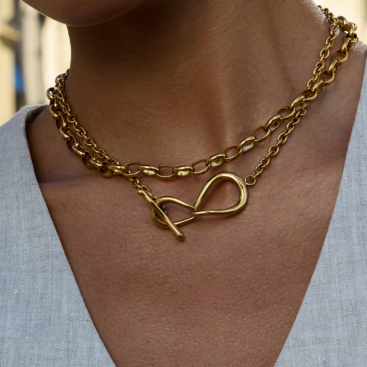 Collar minimalista geométrico chapado en acero titanio para mujer con cierre de anilla y cadena delicada de acero inoxidable para clavícula