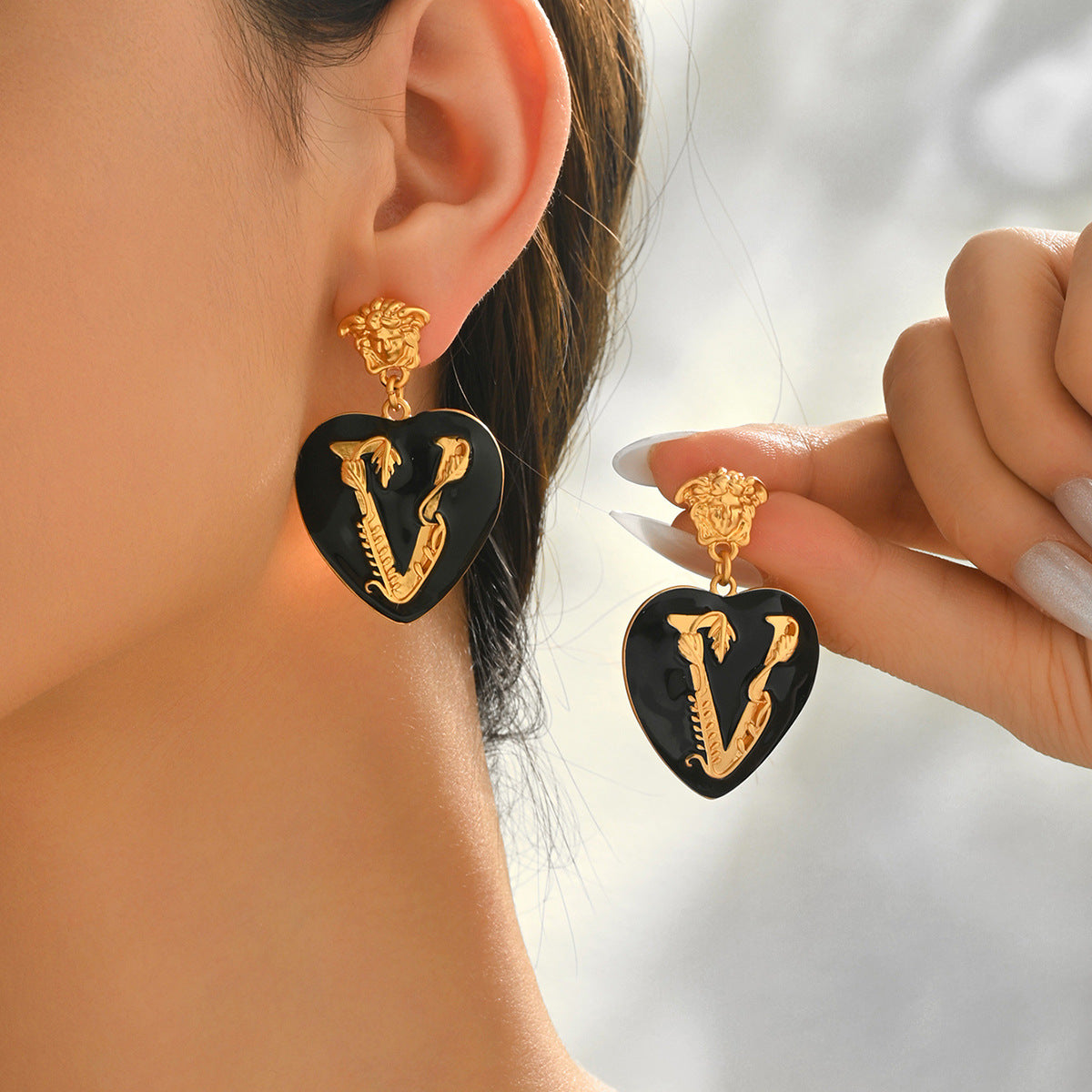 Pendientes de tuerca minimalistas de aleación de zinc esmaltada con forma de corazón para mujer con postes de acero inoxidable