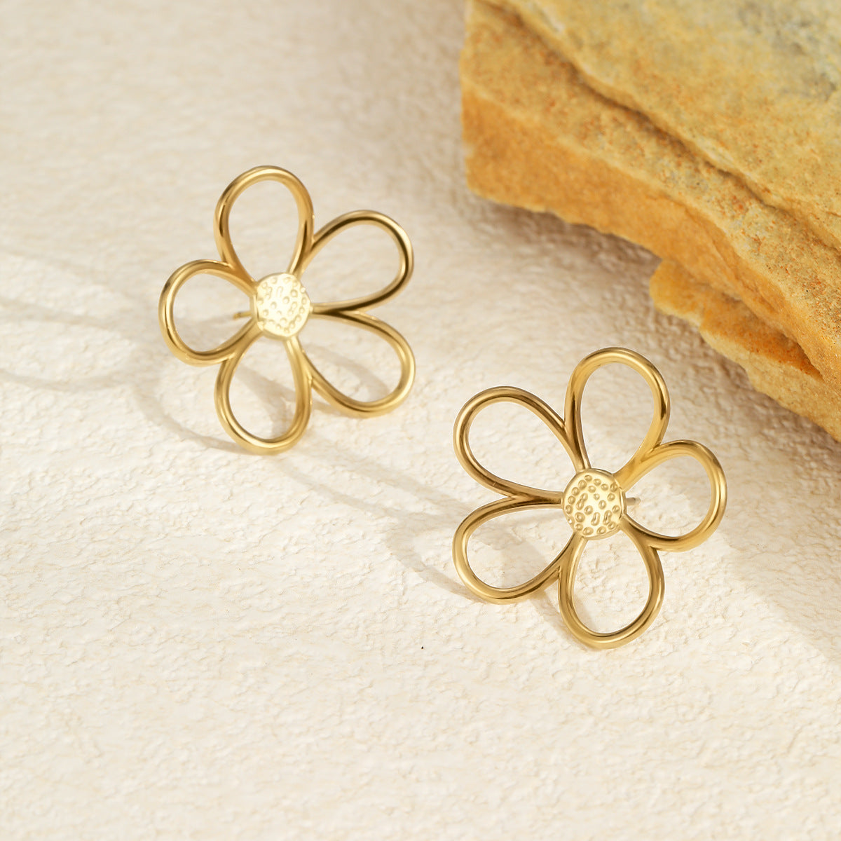 Orecchini da donna in acciaio inossidabile placcati oro 18 carati con motivi floreali e geometrici di tendenza