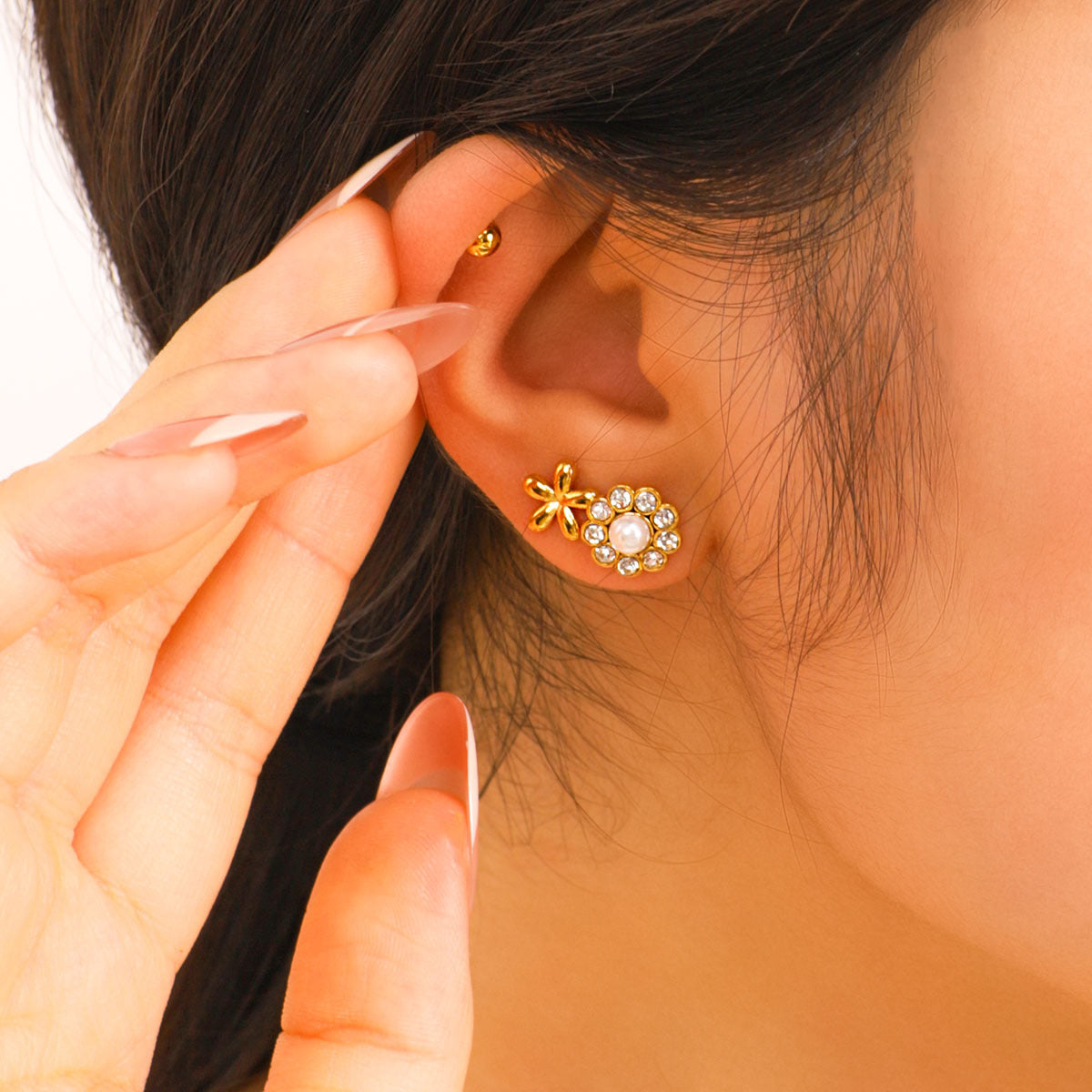 Orecchini a perno da donna minimalisti geometrici in acciaio inossidabile placcato oro con stella e sfera