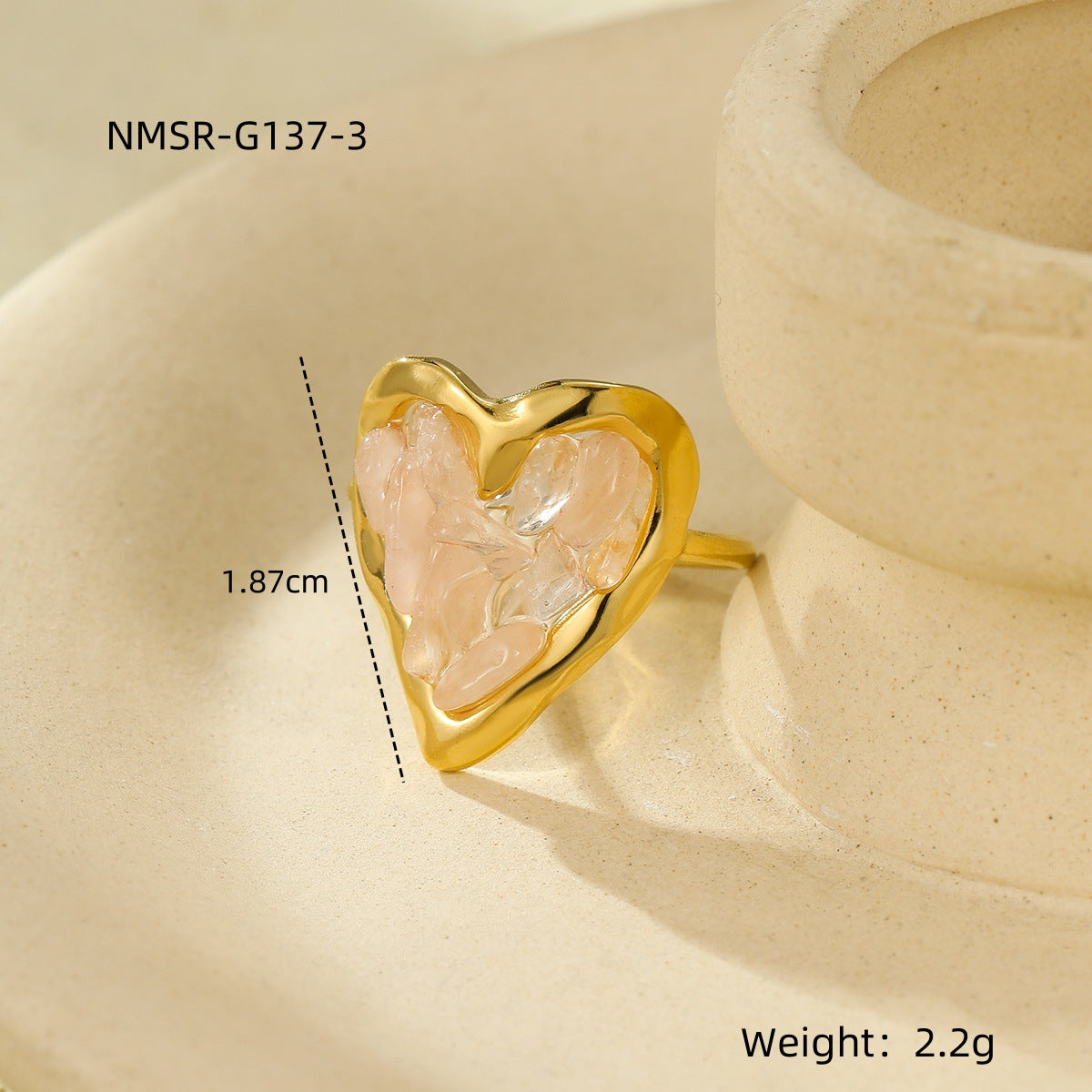 Anillo minimalista de acero inoxidable en forma de corazón con baño de oro de 18 quilates e incrustaciones de piedra natural para mujer
