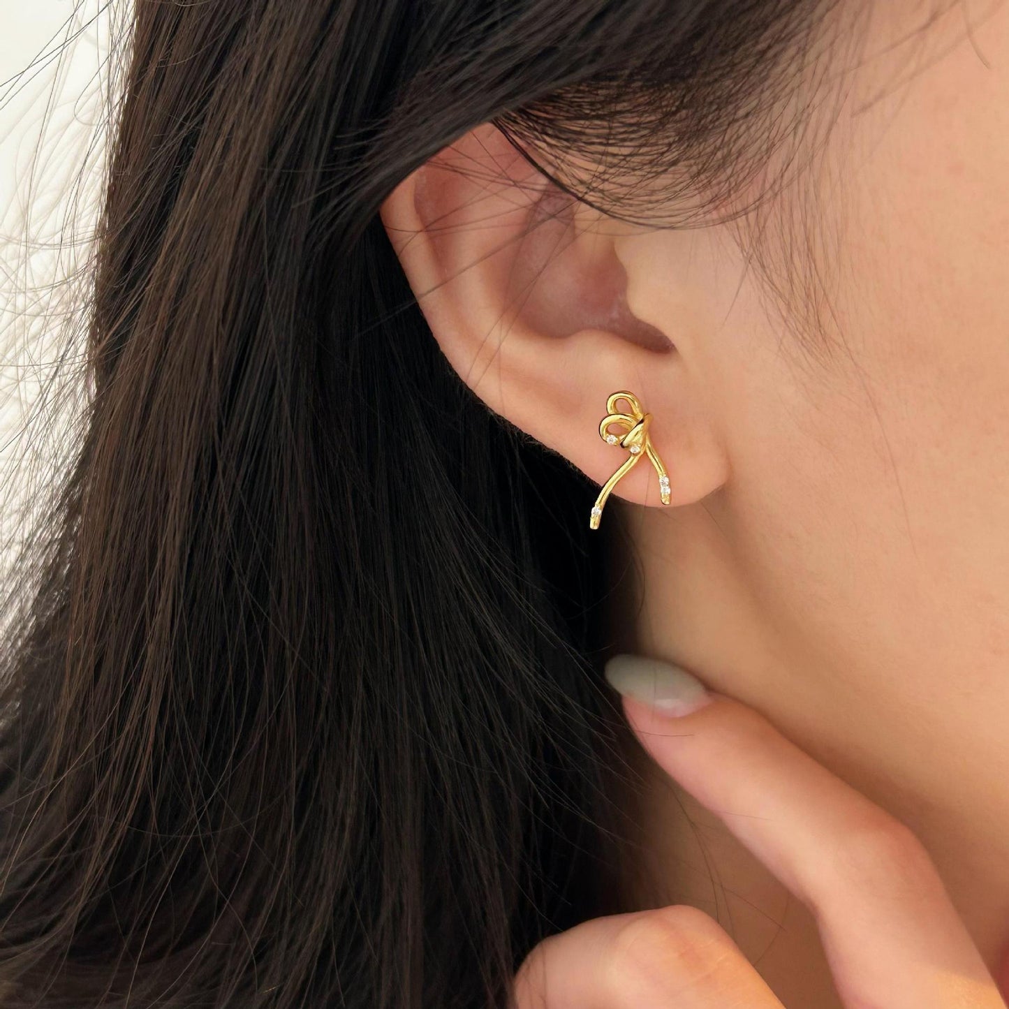 Orecchini a perno minimalisti a forma di fiocco in argento sterling 925 con intarsio di strass, stile dolce e fresco