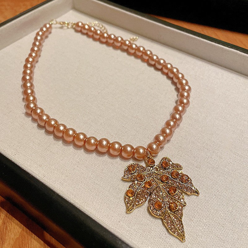 Collana con ciondolo geometrico vintage in lega per donna con catena a medaglione placcata