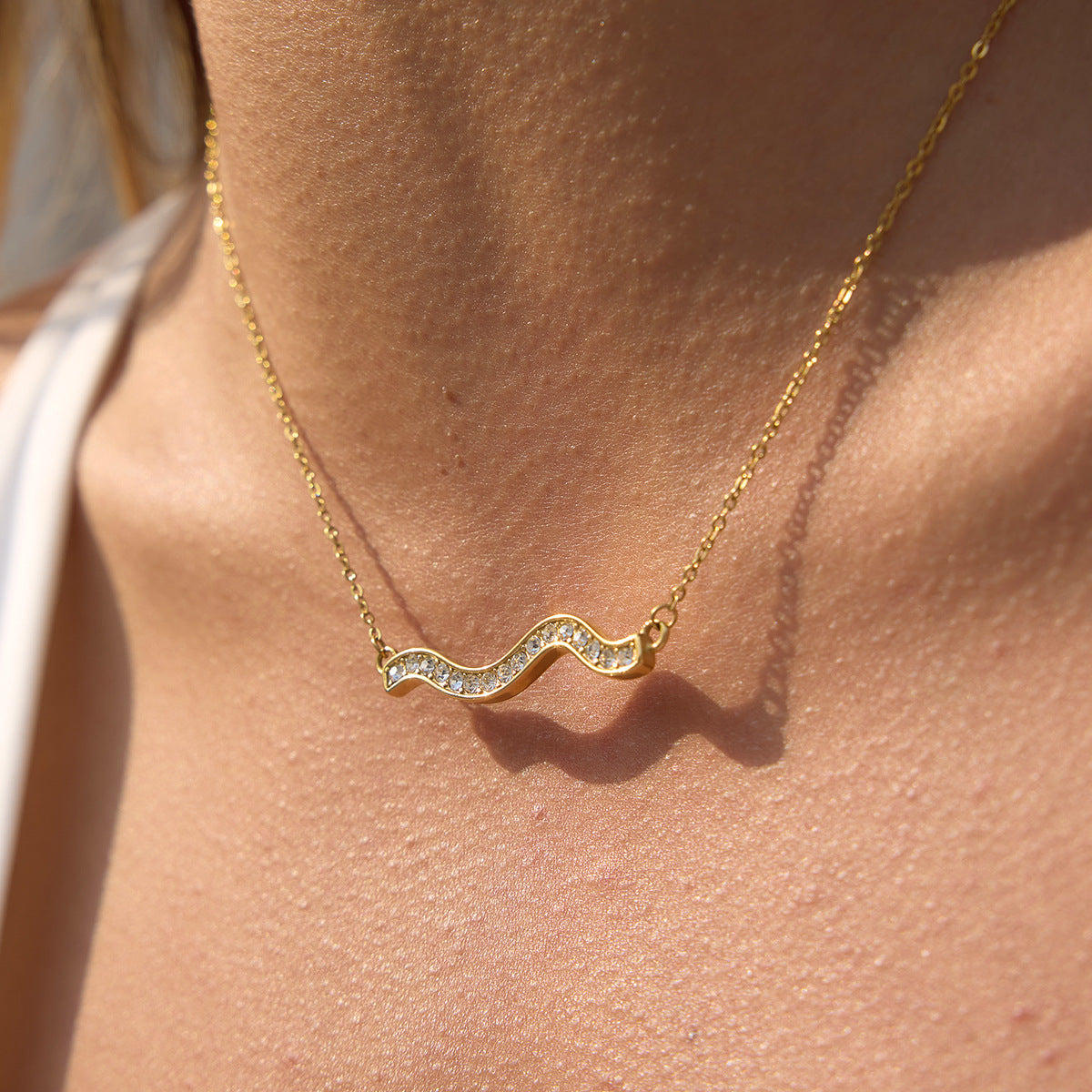 Elegant Geometric Rhinestone Inlaid Stainless Steel Necklace for Women