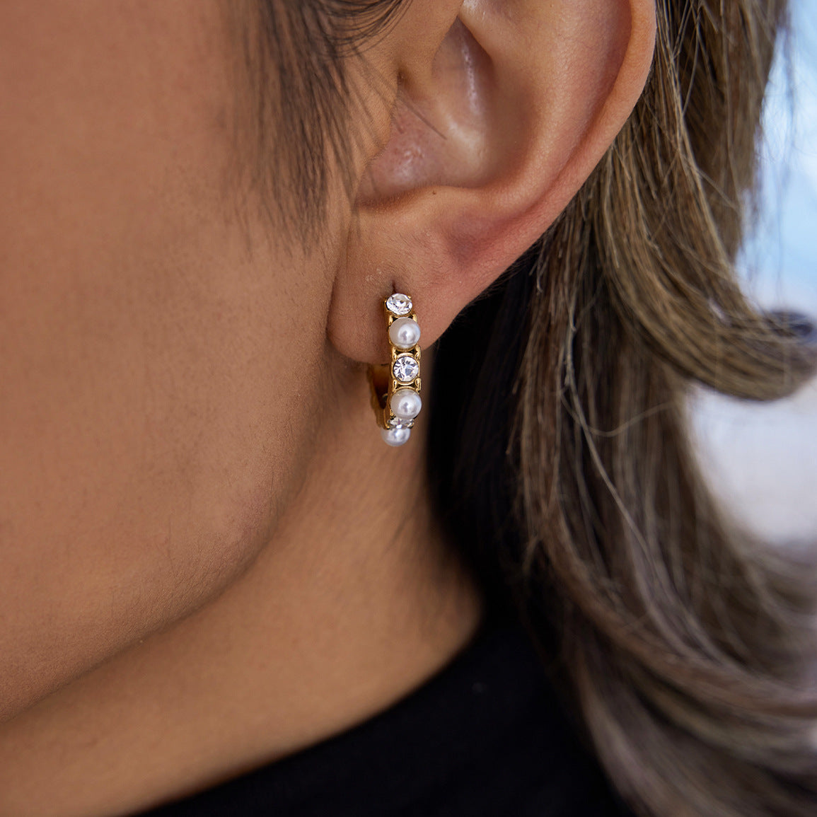 Orecchini a perno geometrici in acciaio inossidabile con accenti di strass placcati da donna