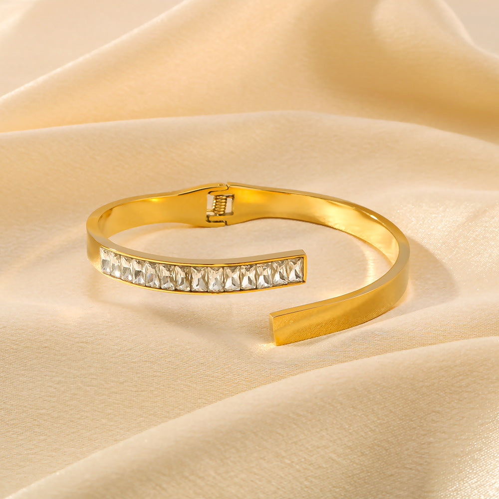 Bracciale minimalista in acciaio inossidabile con intarsio in zirconi quadrati e chiusura a molla da donna