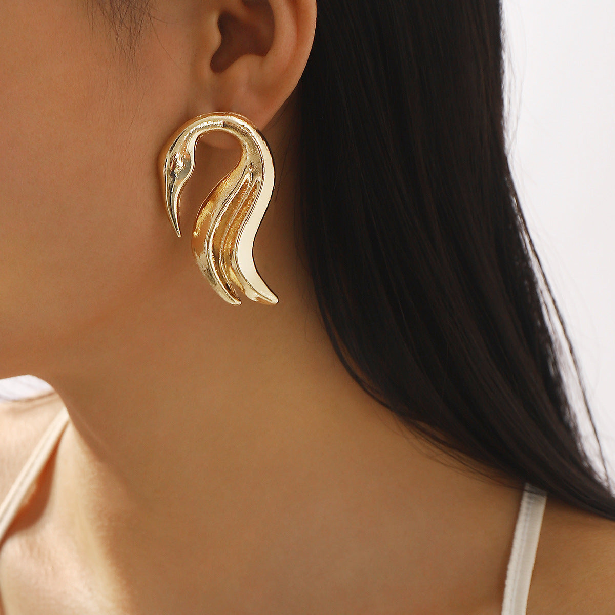 Minimalist Swan-Shaped Geometric Zinc Alloy Earrings for Women with Plated Finish