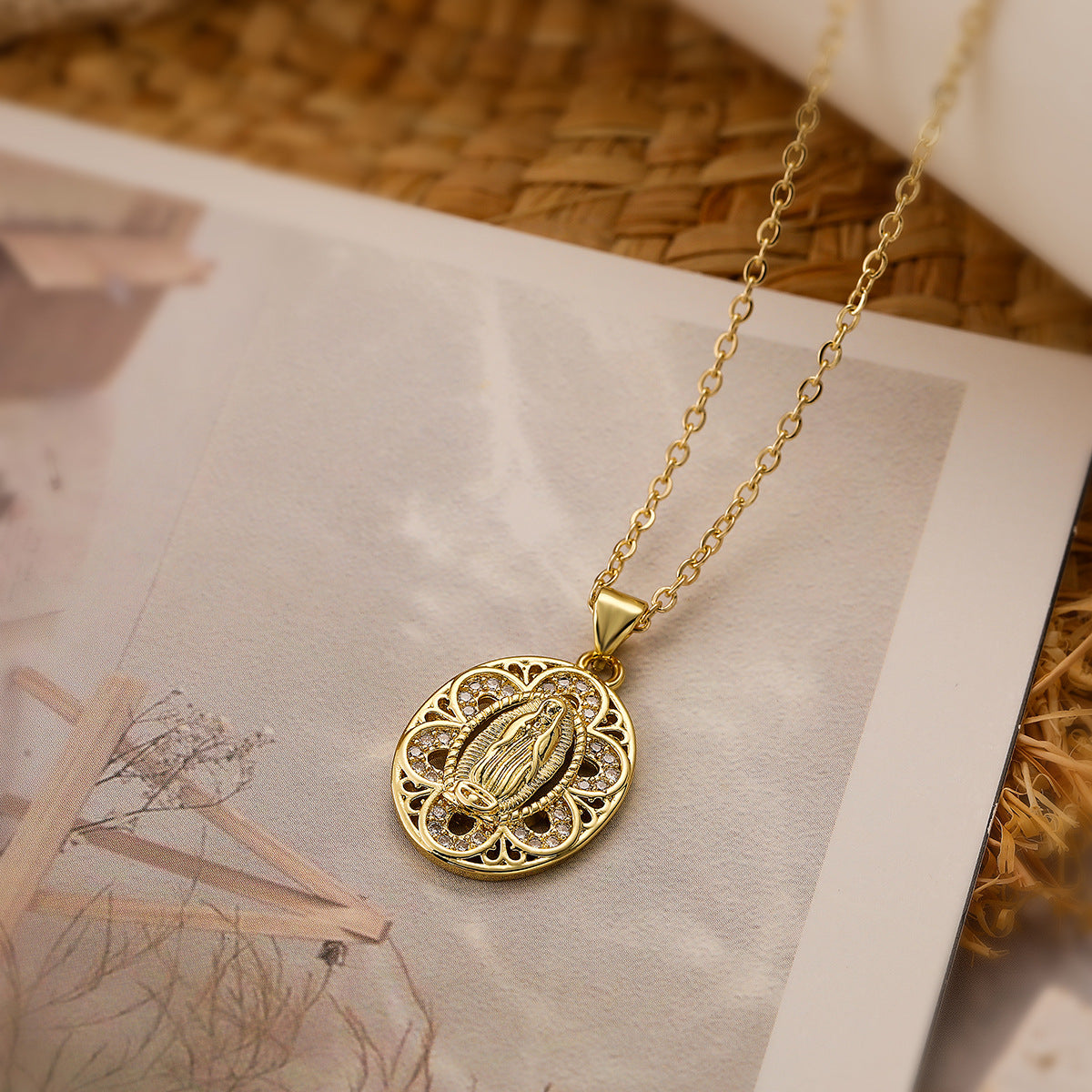 Minimalist Geometric Maria Pendant Necklace for Women in Copper with 18K Gold Plating and Zircon Inlay