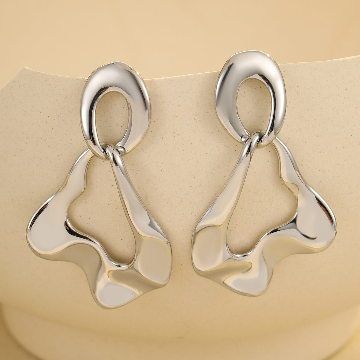 Orecchini a perno da donna minimalisti geometrici in acciaio inossidabile con finitura placcata, design a doppio anello irregolare