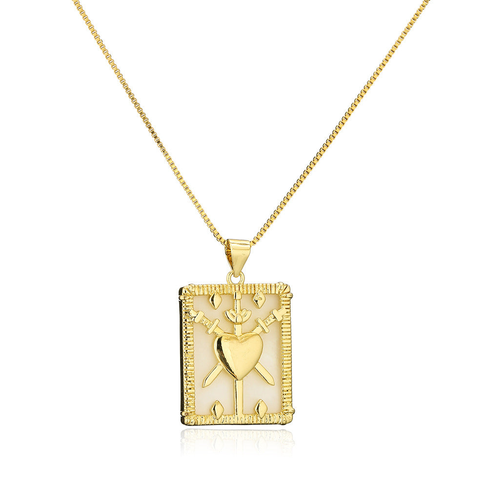 Collana con Pendente a Conchiglia Geometrica in Rame Placcato Oro 18K e Intarsio di Zirconi