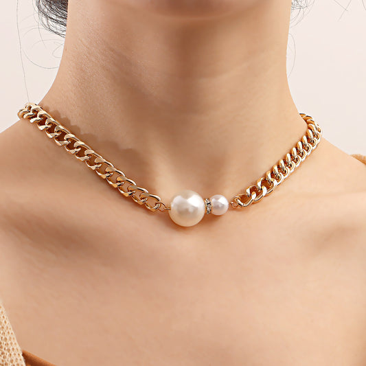 Collana con ciondolo geometrico in lega, stile street vintage, con finitura placcata e catena alla clavicola