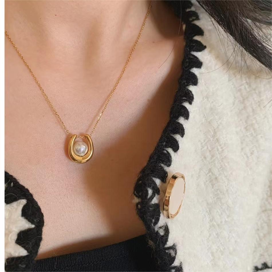 Minimalist U-Shaped Titanium Steel Necklace for Women with Pearl Pendant, Electroplated Finish, Cross Chain Style