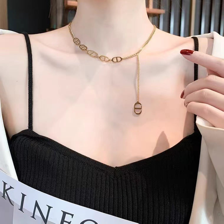 Collana pendente con quadrifoglio in acciaio al titanio placcato oro rosa 18 carati minimalista di lusso da donna