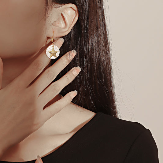 Orecchini pendenti da donna con stella geometrica in madreperla bianca stile vintage con finitura in lega placcata