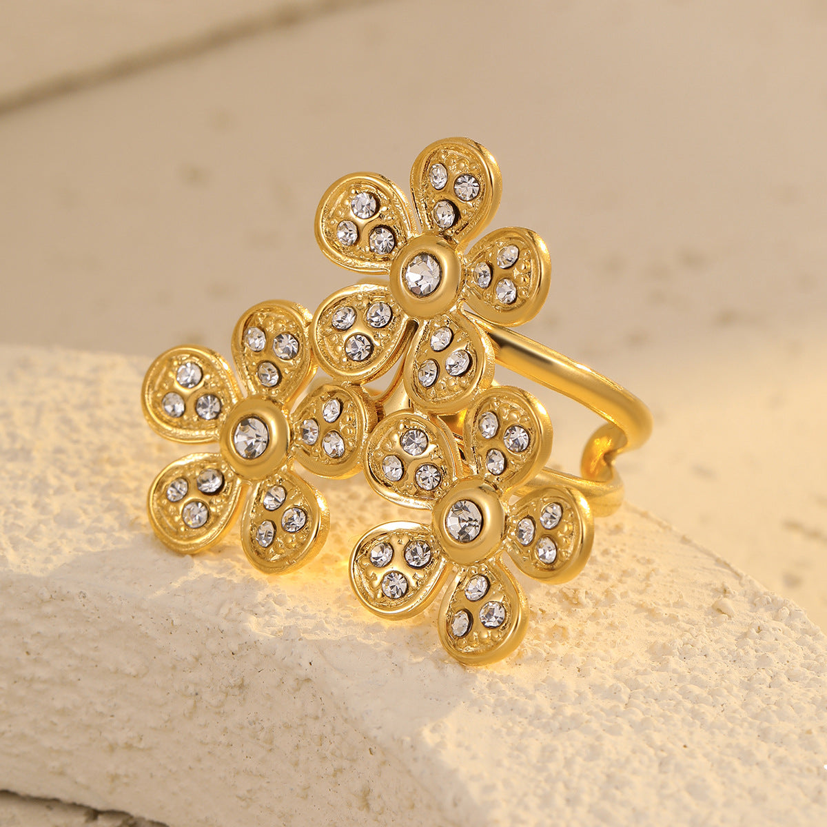 Anello alla Moda in Acciaio Inossidabile con Motivo Geometrico, Placcato Oro 18K per Donna, Design Regolabile con Fascia Aperta