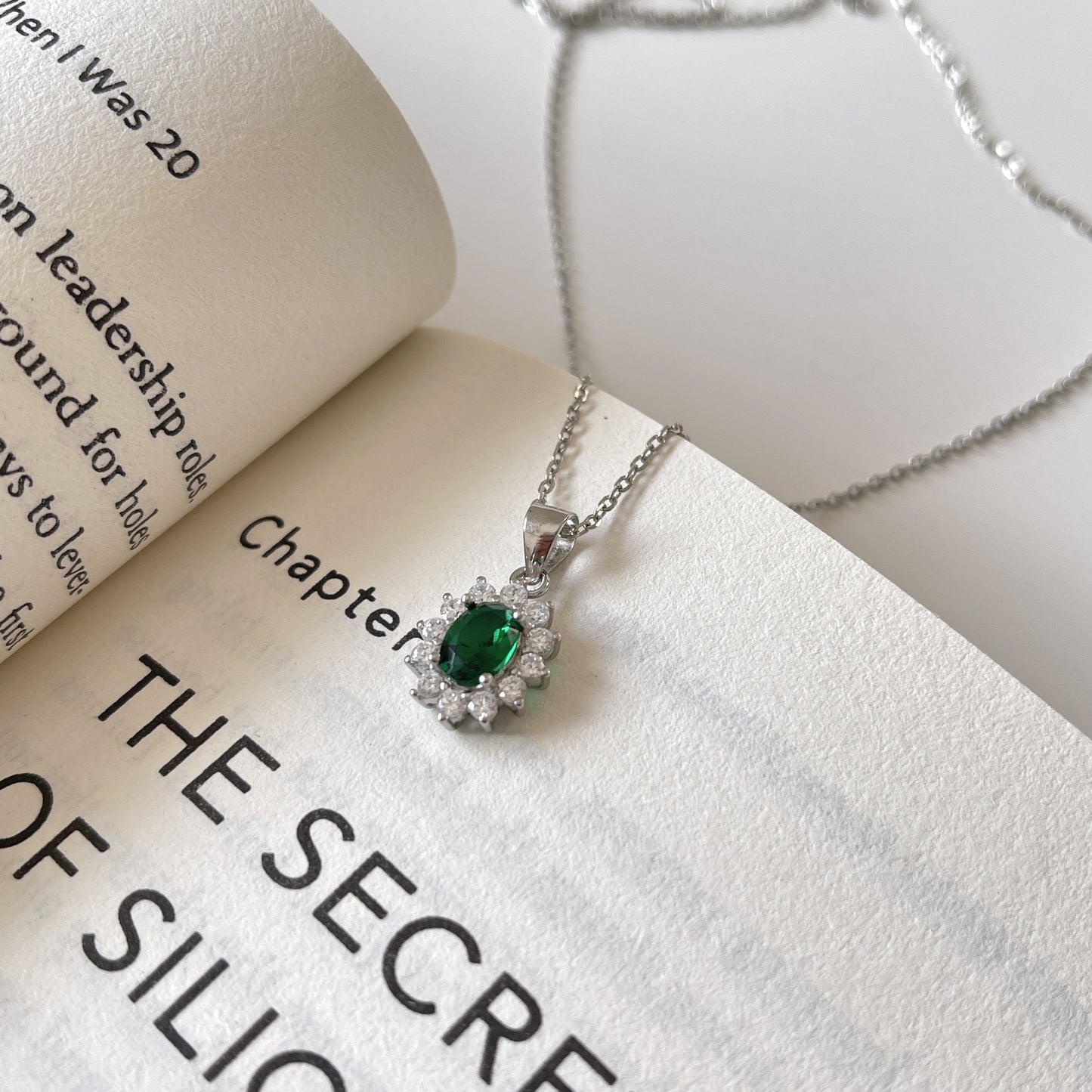 Minimalist Geometric Green Cubic Zirconia Pendant Necklace in 925 Sterling Silver with Adjustable Chain
