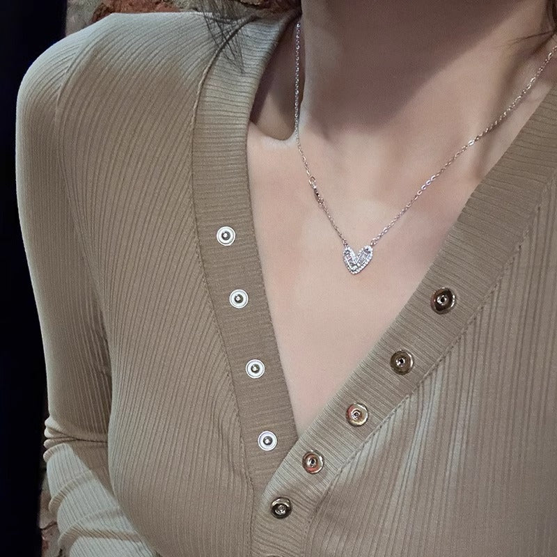 Collana Minimalista a Cuore in Acciaio al Titanio con Finitura Placcata per Donne, Regalo Gioiello a Catena al Collo