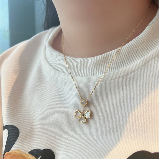 Collana con pendente elegante e alla moda a forma di cuore e quadrifoglio da donna, in acciaio al titanio con catena a maglie O-Ring