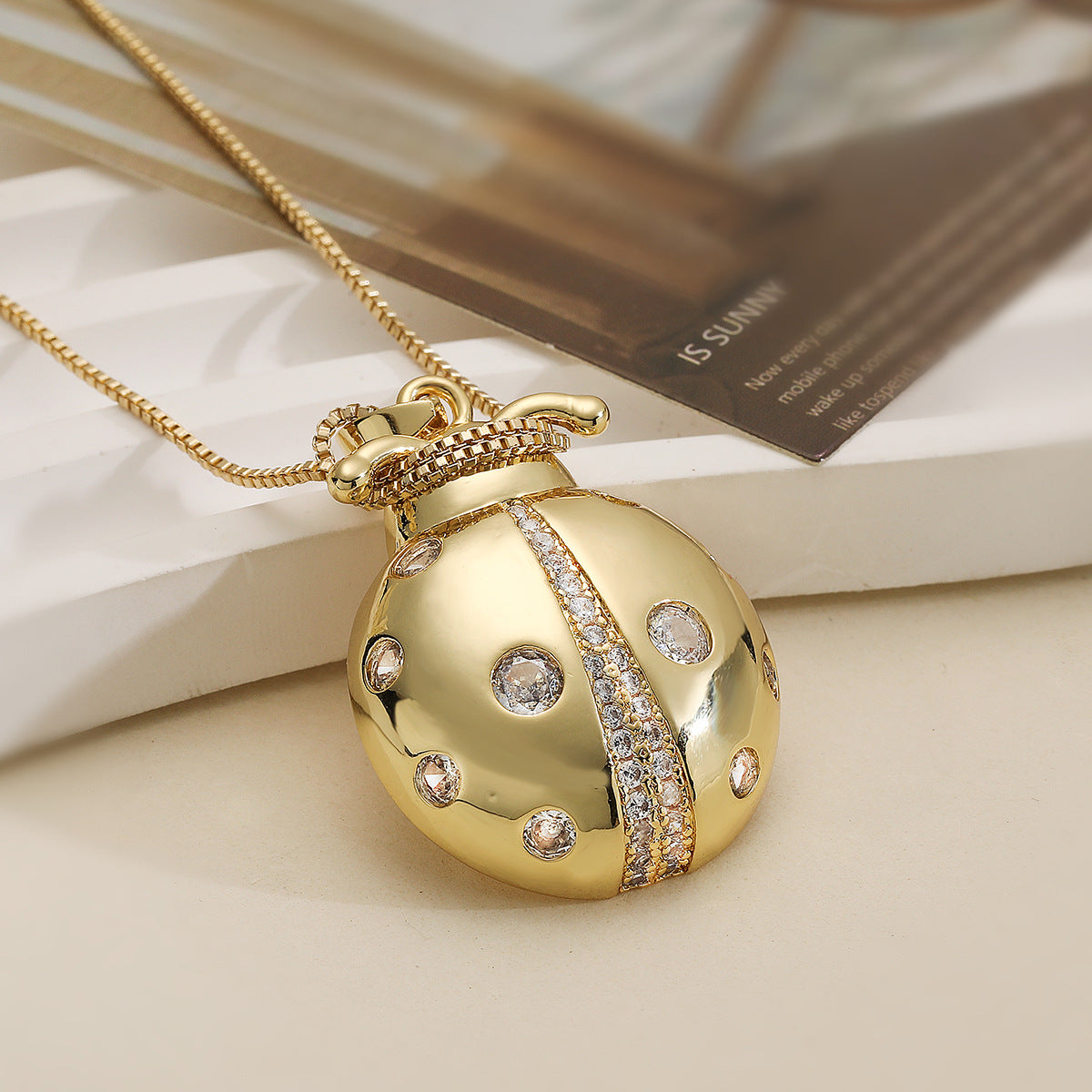 Minimalist Ladybug-Shaped Pendant Necklace for Women with Copper Base and 18K Gold Plating, Zircon Inlay, Delicate Clavicle Chain