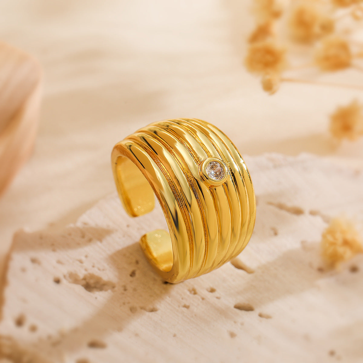 Minimalist Geometric Open Ring for Women Made of Copper with 18K Gold Plating and Zircon Inlay
