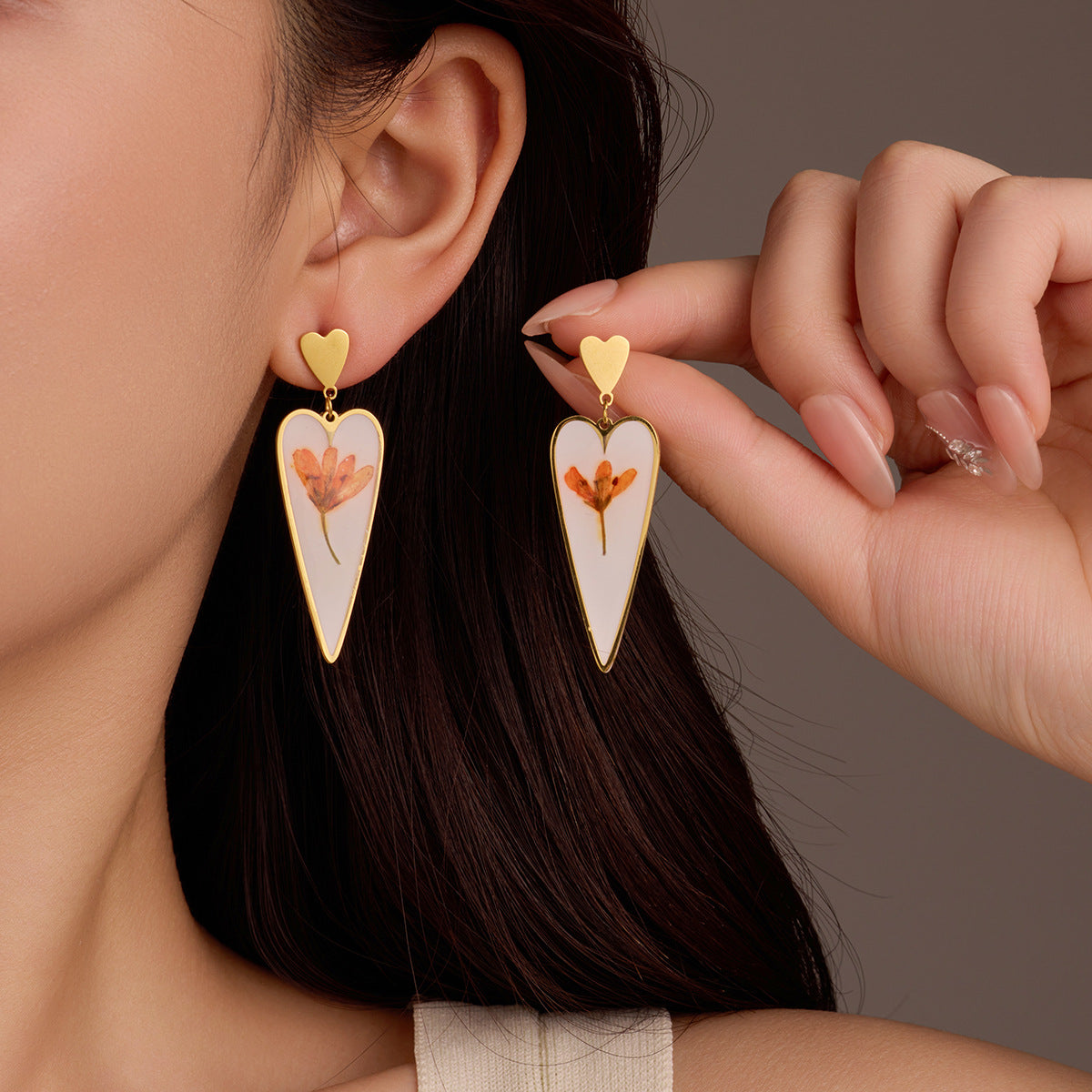Pendientes de esmalte con colgante de flor seca en forma de corazón geométrico vintage en acero de titanio con acabado chapado