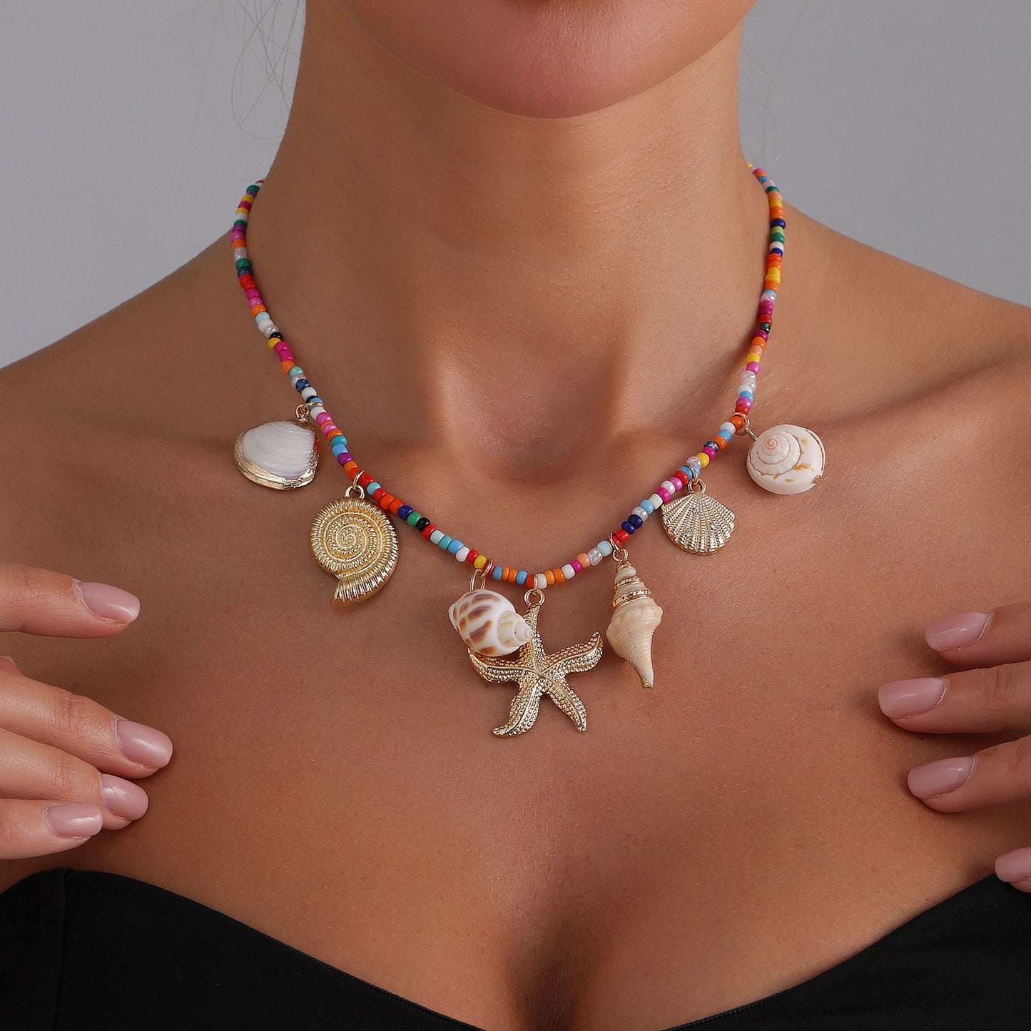 Collar estilo bohemio con temática playera con colgante de concha de forma geométrica, material de aleación con acabado chapado, cadena para clavícula de mujer