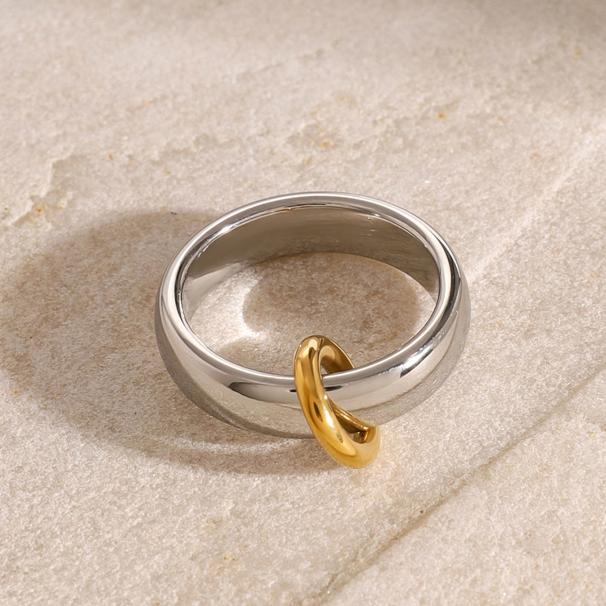 Anello Geometrico in Acciaio Inossidabile con Finitura Placcata per Donne, Gioielli in Acciaio al Titanio alla Moda e Resistenti all'Ossidazione
