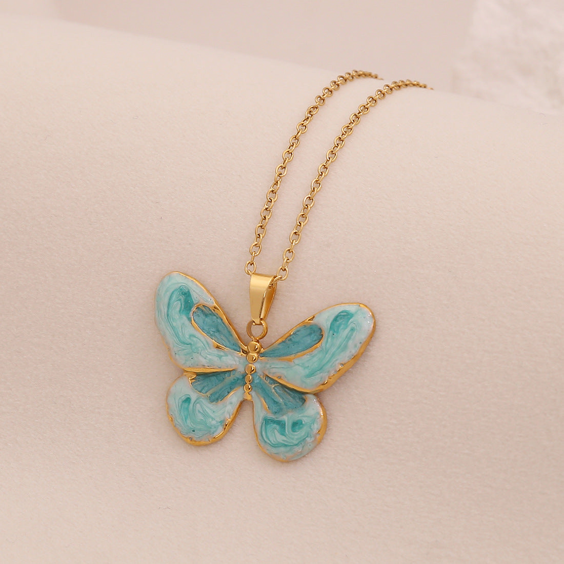 Collana con ciondolo a farfalla smaltata vintage con catena girocollo in acciaio inossidabile a forma di cuore