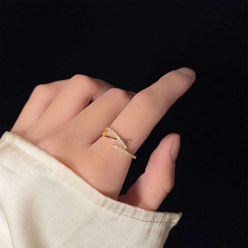 Anello aperto geometrico minimalista da donna con intarsio in zircone in ottone, anello per l'indice alla moda per tutti i giorni con una sensazione di lusso