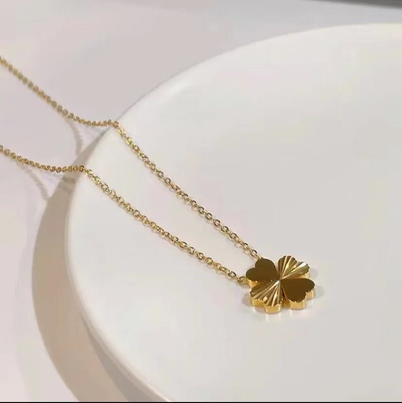 Luxury 18K Gold Plated Four-Leaf Clover Titanium Steel Necklace for Women O-Chain Pendant