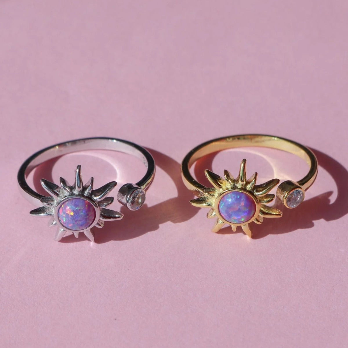Collana con ciondolo artistico in opale geometrico con stelle in zirconia micro-pavé su catena in rame da donna