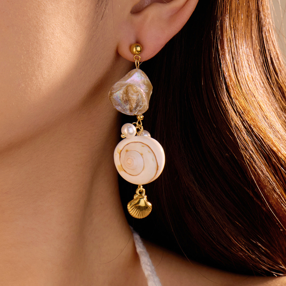 Pendientes colgantes de concha y perlas estilo vacaciones para mujer en acero inoxidable con acabado chapado