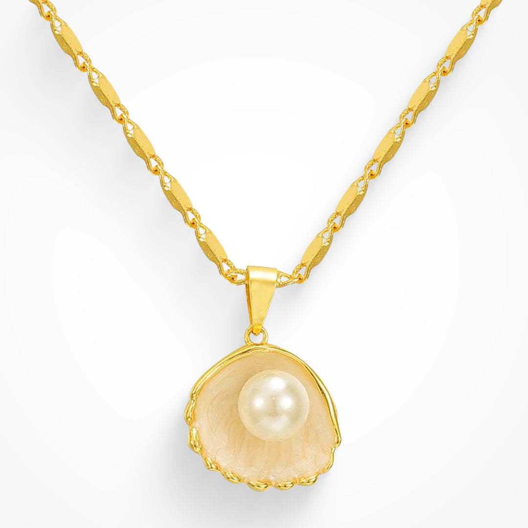 Vintage Seashell Pendant Necklace in Gold-Plated Copper with Titanium Steel Shell Charm, Beach-Inspired Minimalist Design for Unisex Wear