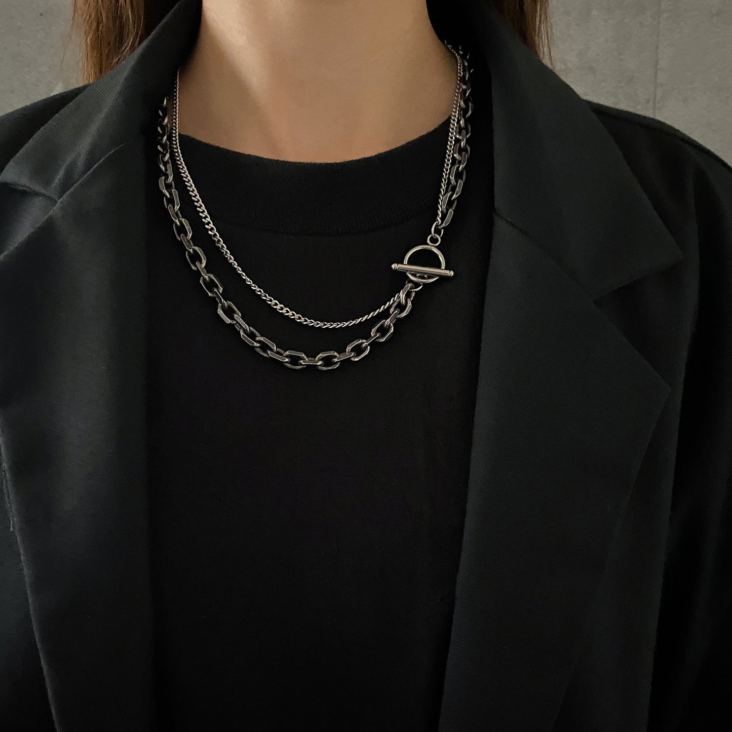 Collar de acero de titanio geométrico de doble capa estilo vintage con acabado chapado para hombres y mujeres