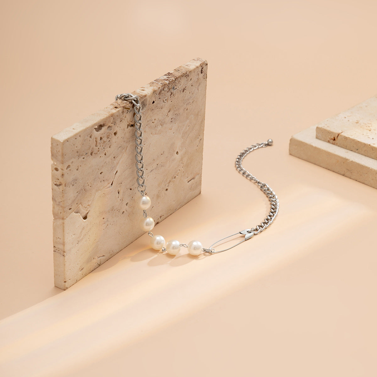 Minimalist Sweet Plated Alloy Faux Pearl Paperclip Pendant Necklace with Curb Chain for Women
