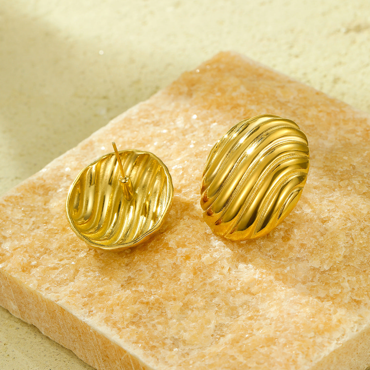Pendientes Ovalados Roscados de Acero Inoxidable con Textura Estilo Vintage para Mujer con Baño de Oro de 18K