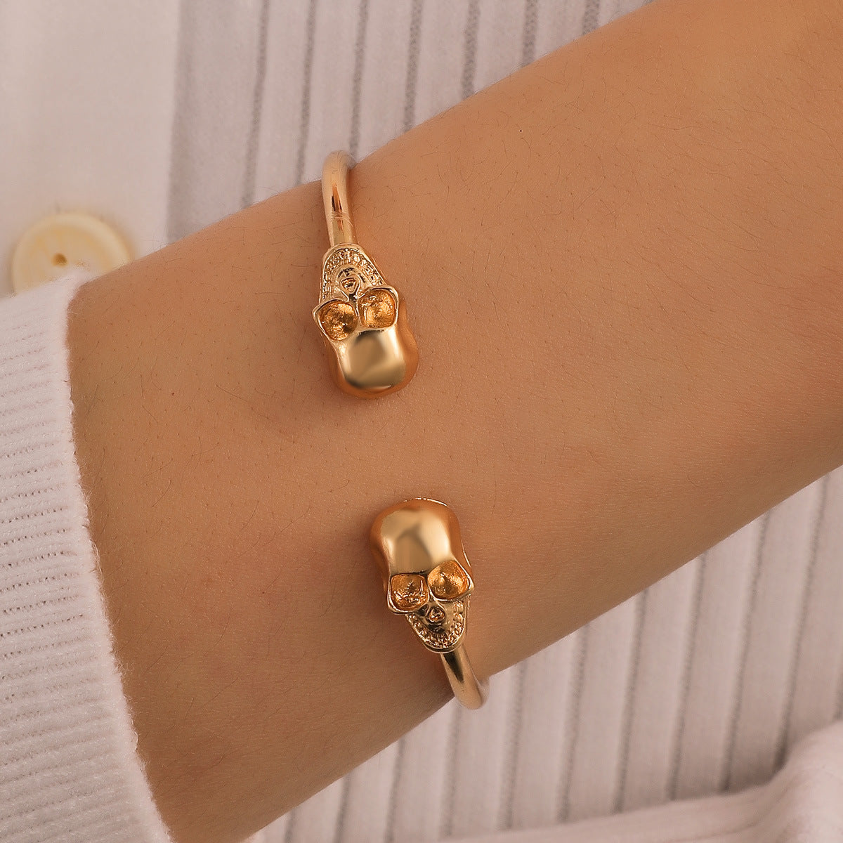 Pulsera gótica oscura de calavera unisex de aleación con acabado chapado
