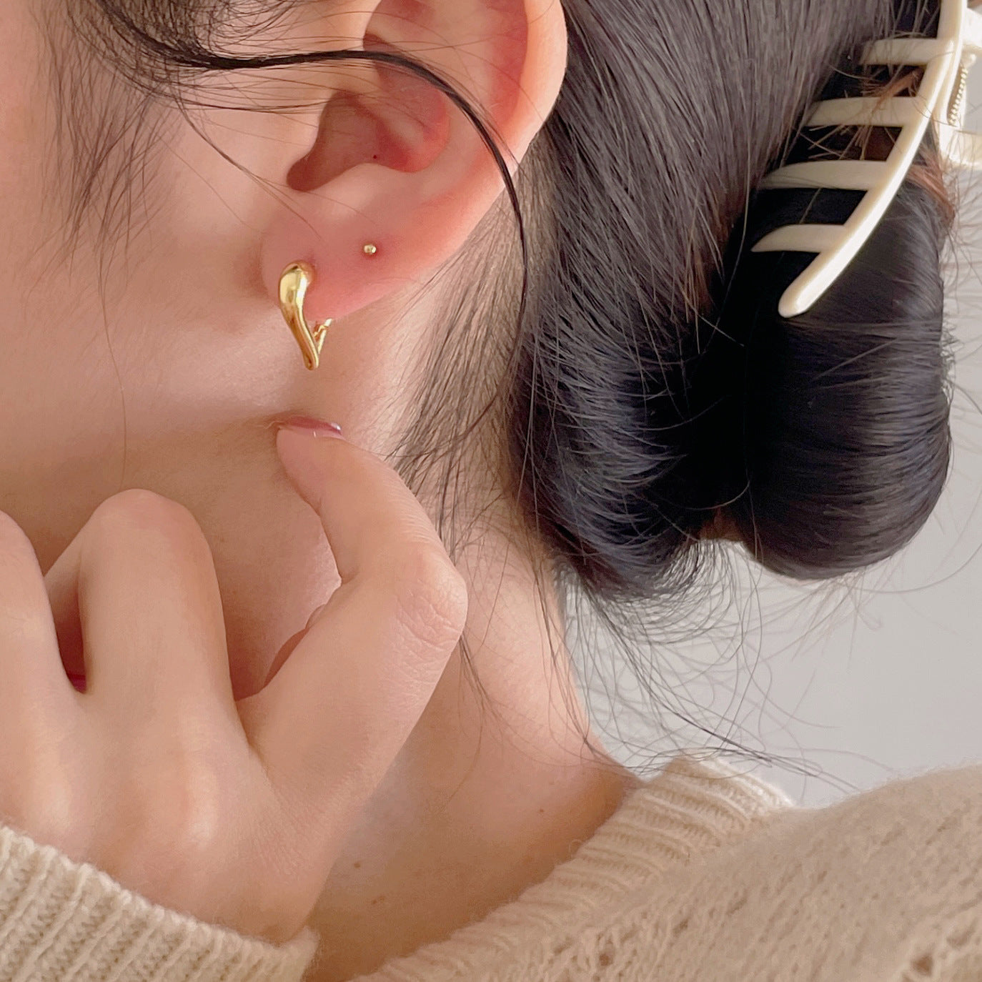Minimalist Heart-Shaped 925 Sterling Silver Ear Studs for Women with Plated Finish