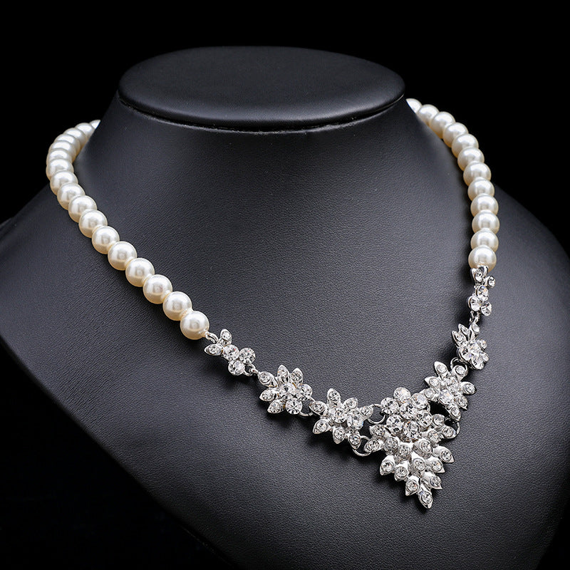 Chic Floral Leaf Pendant Necklace and Earrings Set in Alloy with Electroplated Finish for Women