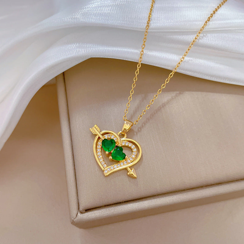 Collana in Acciaio al Titanio con Intarsi in Strass Geometrici a Cuore Dolce Minimalista di Lusso da Donna