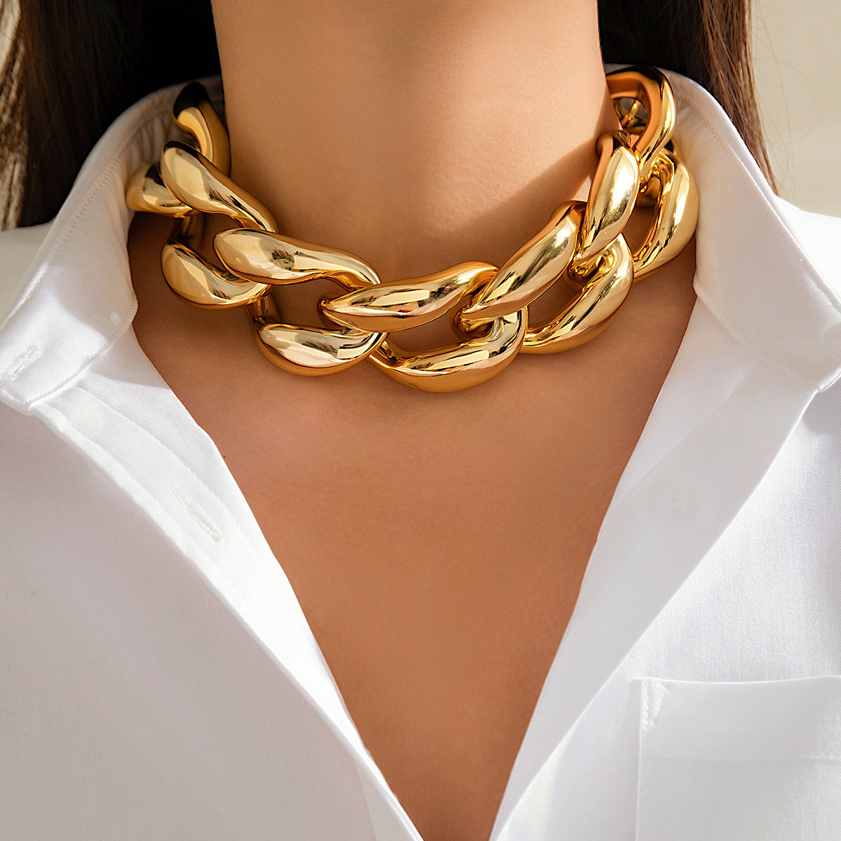 Collana Geometrica Punk Audace da Donna con Catena a Croce in Metallo