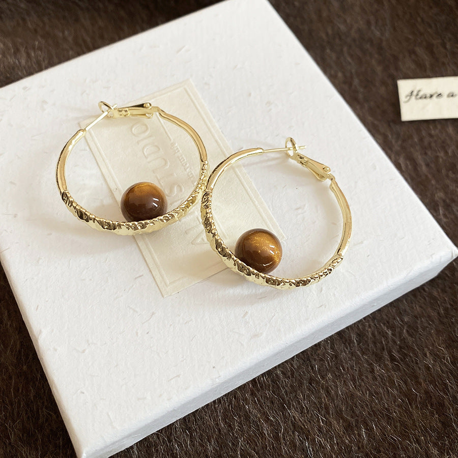 Aretes de aro minimalistas redondos con perlas para mujer con postes de acero de titanio y acabado galvanizado