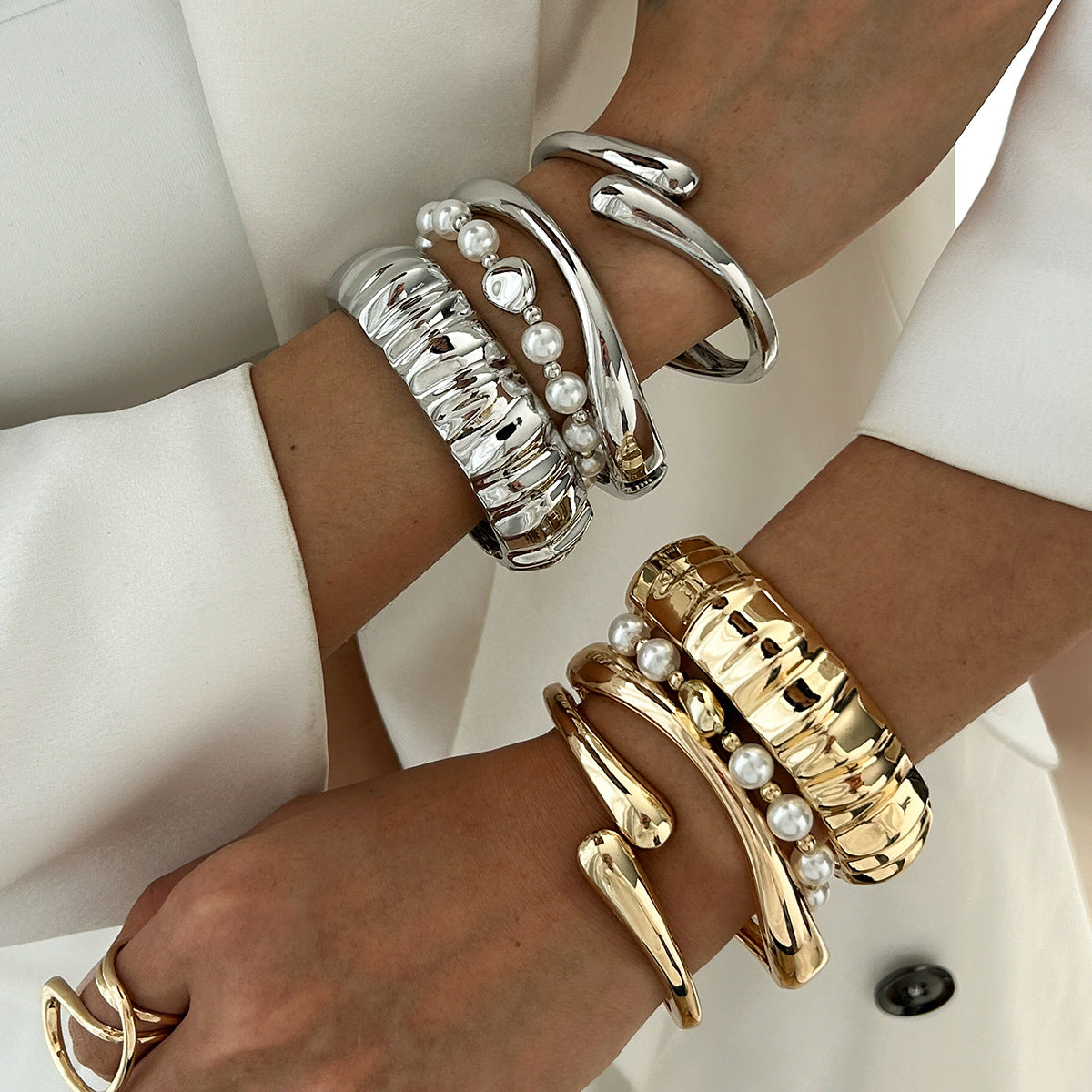 Pulsera de aleación ondulada irregular estilo punk con perlas de imitación para mujer