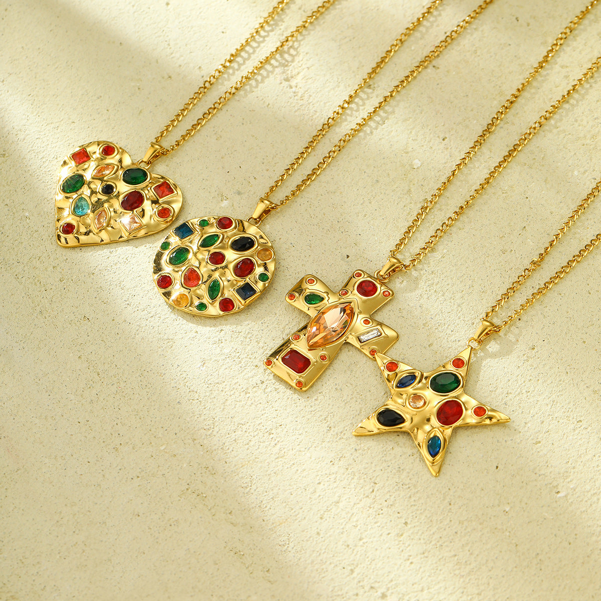 Fashionable Heart-Shaped Titanium Steel Necklace with Rhinestone Inlay for Women, Electroplated Stainless Steel Pendant, Lightweight Luxury Layered-Style Chain