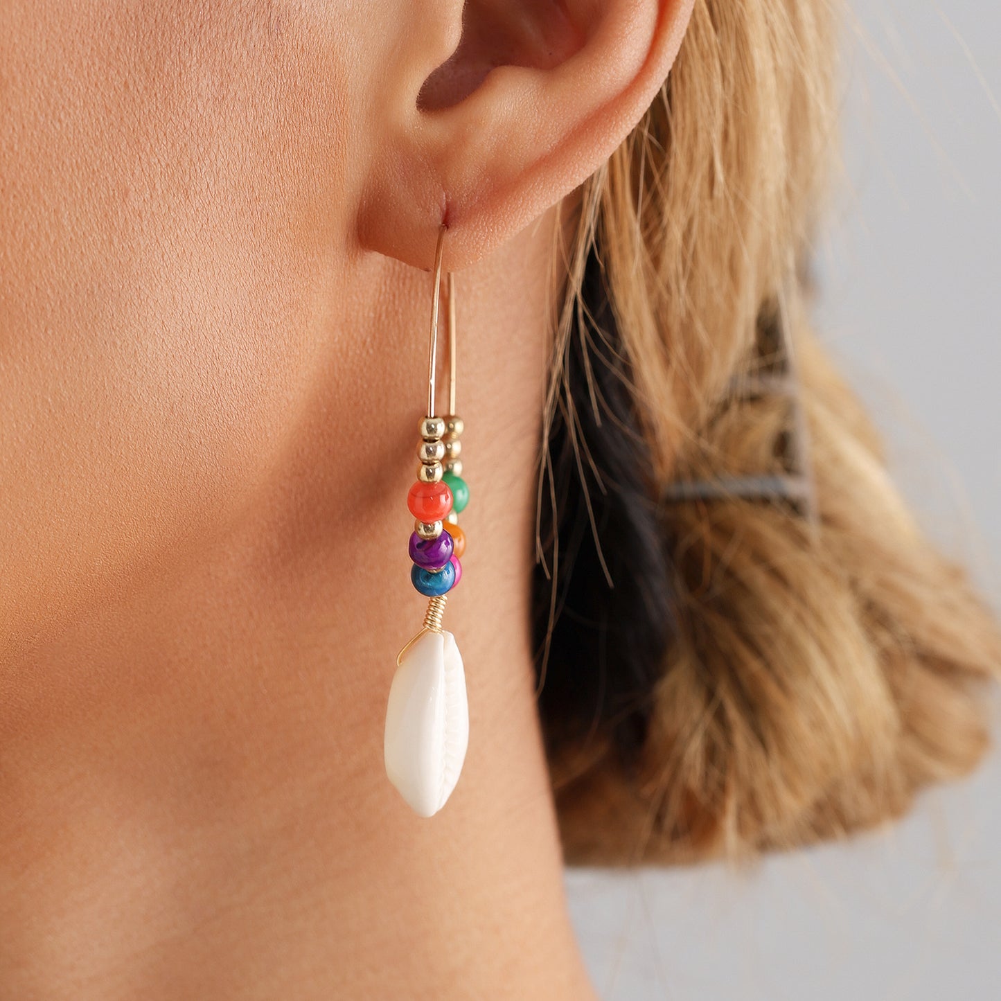 Orecchini da Donna Bohemien in Metallo Colorato con Perline, Pendente a Conchiglia e Design Geometrico, Finitura Galvanizzata