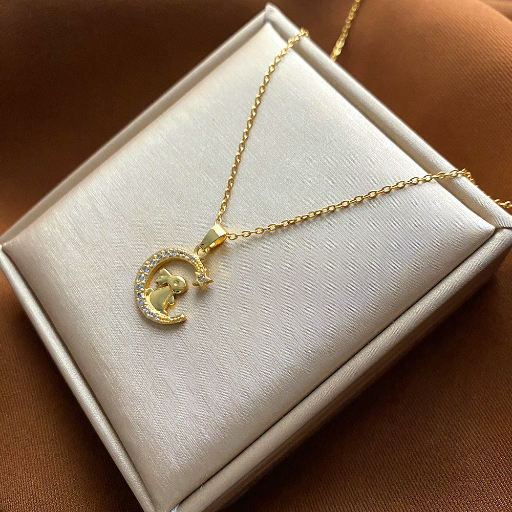 Collana con Ciondolo Floreale Minimalista per Donne e Uomini in Acciaio al Titanio con Catena a Serpente, Finitura Galvanizzata e Design Irregolare